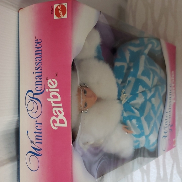 Winter Renaissance Barbie 1996 - Picture 3 of 7